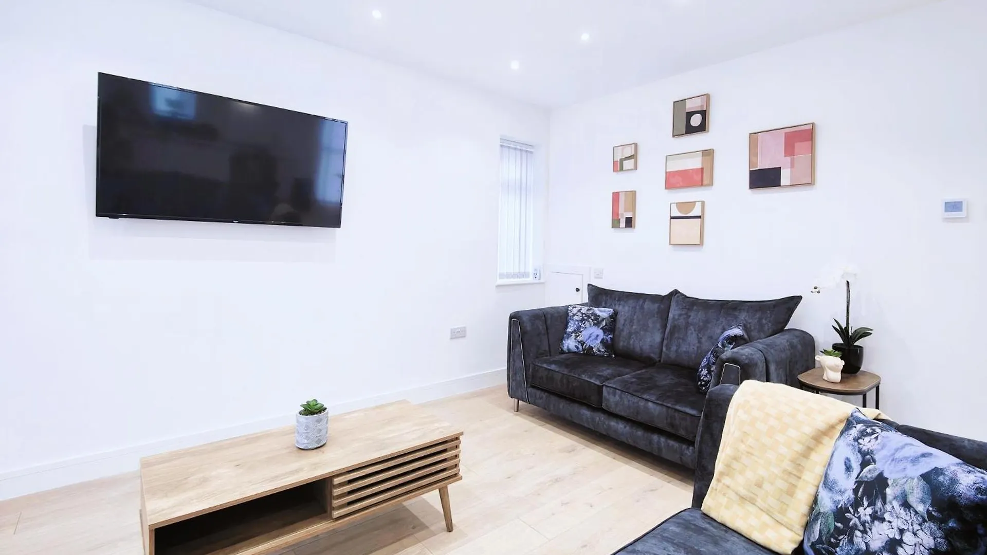 Shaw Heath Cottage - Charming Holiday Home In The Heart Of Stockport