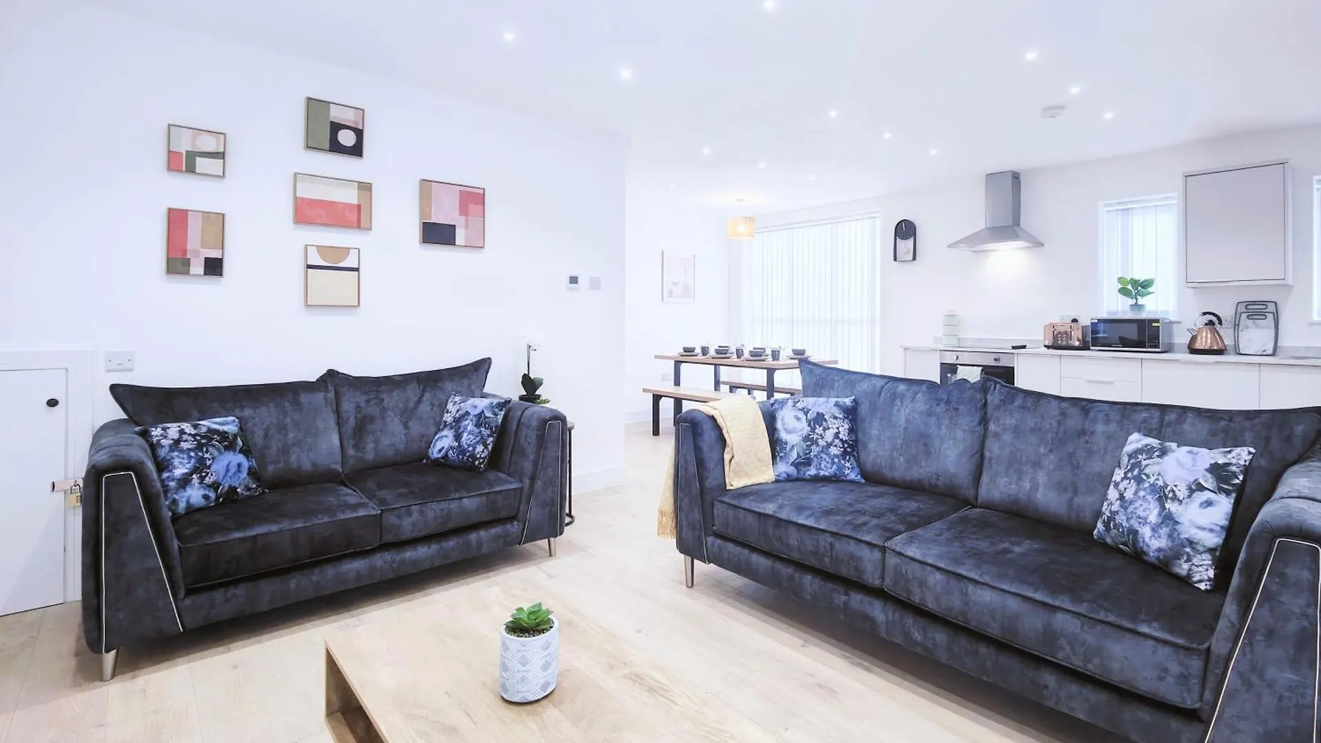 Shaw Heath Cottage - Charming Holiday Home In The Heart Of Stockport
